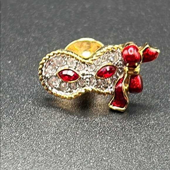 Swarovski Crystal Tabac Red Stone Venetian Masquerade Mask Gold Brooch Tac Pin - Picture 1 of 5